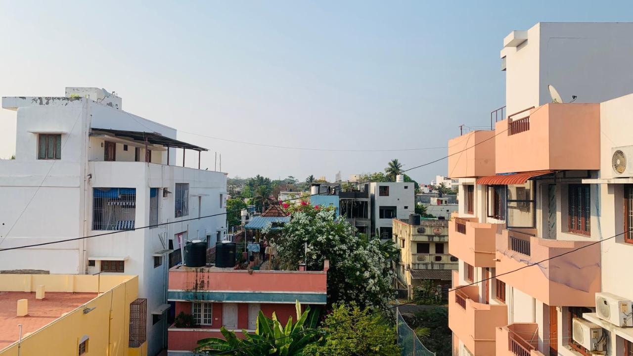 Holi-Wood Guesthouse Pondicherry Exterior photo
